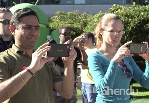 Android 4.4系統廣告中驚喜亮相Nexus 5真身