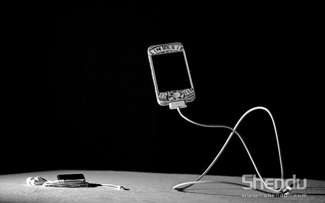 摩擦一下就給手機(jī)充電 納米發(fā)電機(jī)或?qū)?shí)現(xiàn)