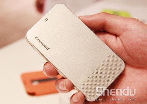 酷派大觀4發布 智能手表等多款配件齊亮相 酷派大觀4發布 智能手表等多款配件齊亮相