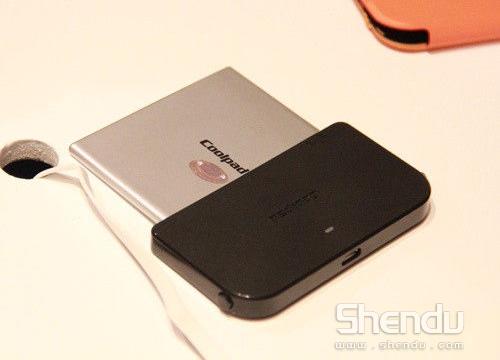 酷派大觀4發布 智能手表等多款配件齊亮相 酷派大觀4發布 智能手表等多款配件齊亮相