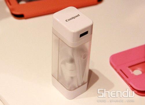 酷派大觀4發布 智能手表等多款配件齊亮相 酷派大觀4發布 智能手表等多款配件齊亮相