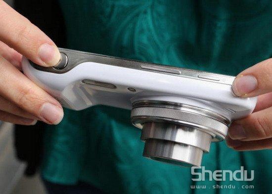 三星奇異智能機大盤點 從曲面屏到內(nèi)置投影儀 三星奇異智能機大盤點 從曲面屏到內(nèi)置投影儀